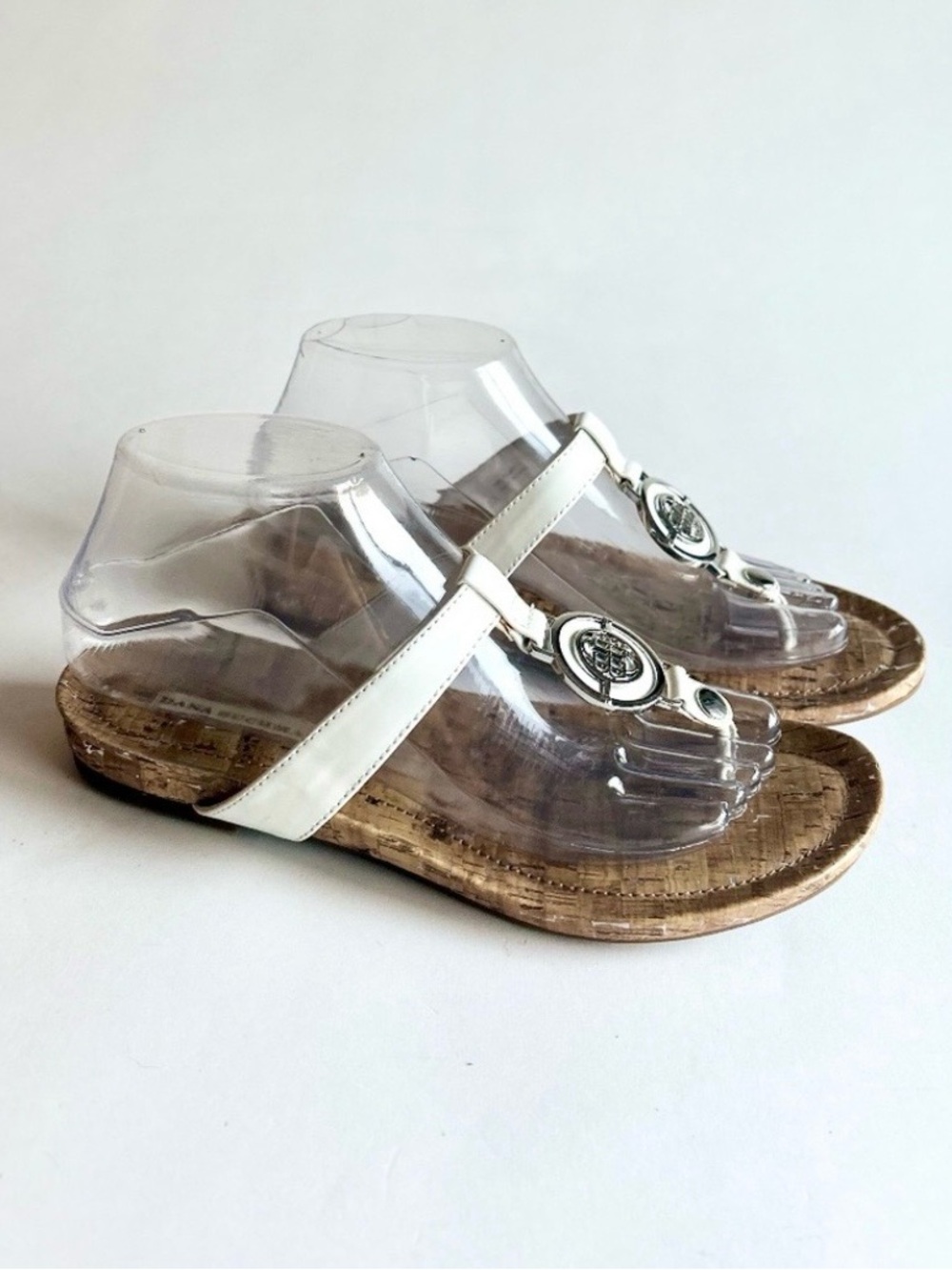 Dana Buchman White Leather Cork Rubber Outsole Flip Flops size 7.5.